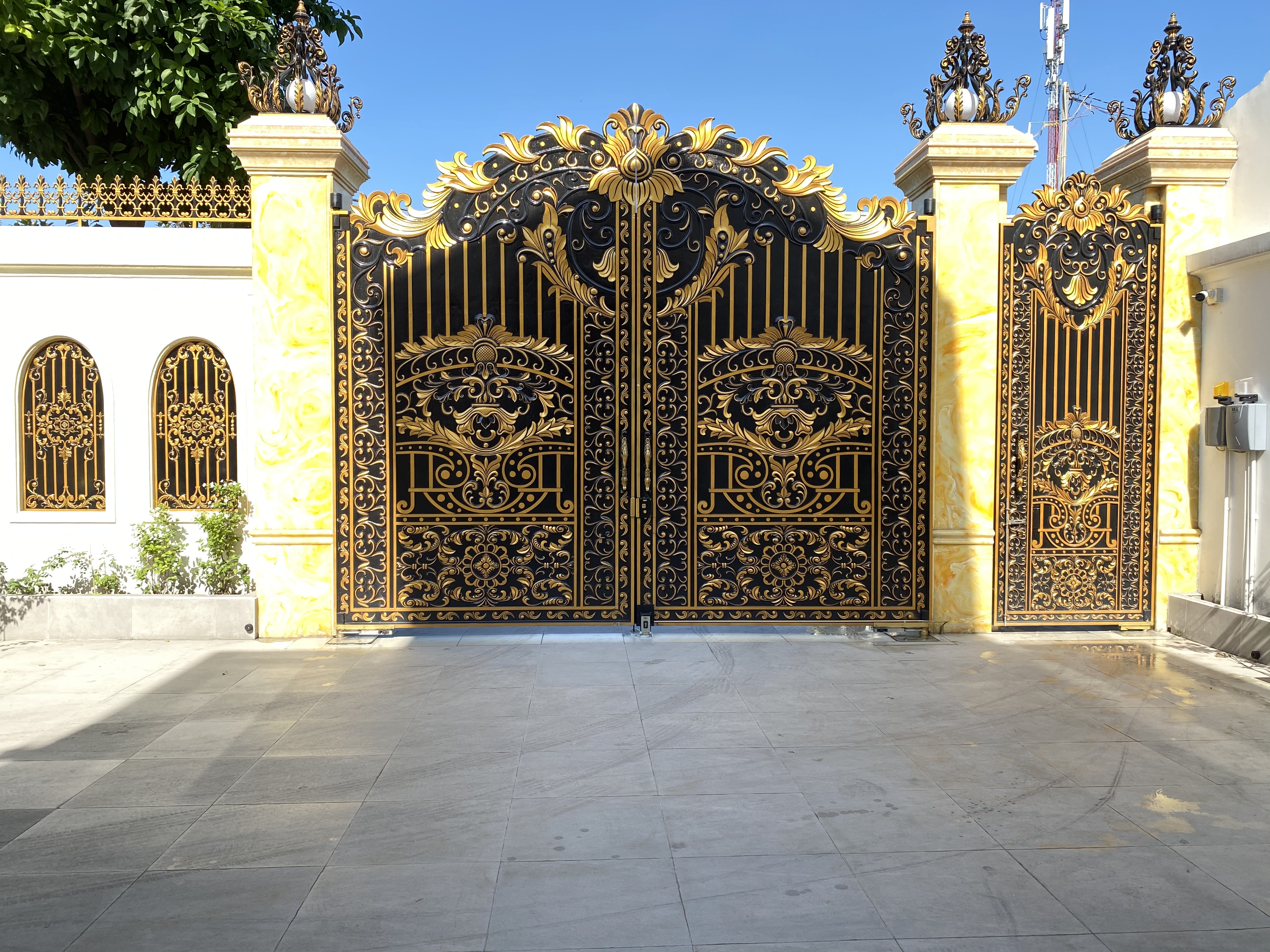 Cổng nhôm đúc 06